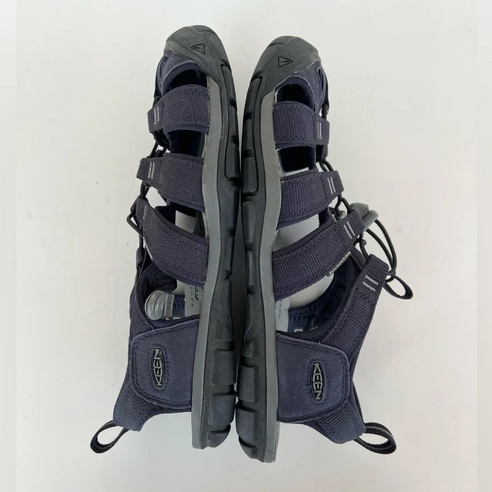 KEEN Men's Clearwater CNX Sandal in Navy Blue and Light Gray, size 10 / 43